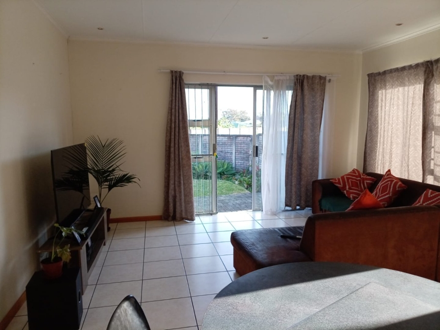 2 Bedroom Property for Sale in Cambridge Eastern Cape